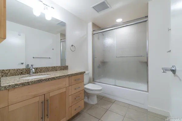 $4,300 | 600 Queen Street, Unit 4201, Honolulu, HI 96813