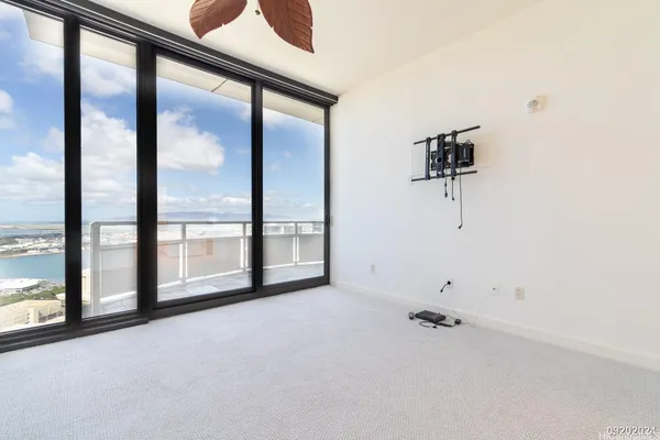 $4,300 | 600 Queen Street, Unit 4201, Honolulu, HI 96813