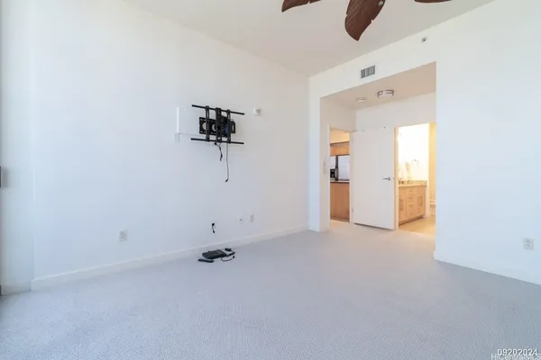 $4,300 | 600 Queen Street, Unit 4201, Honolulu, HI 96813