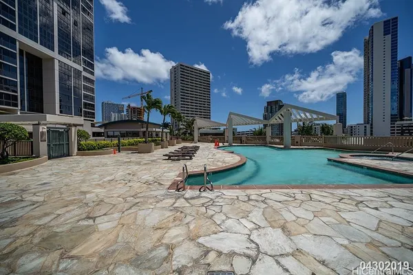 $4,300 | 600 Queen Street, Unit 4201, Honolulu, HI 96813