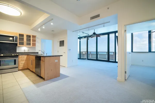 $4,300 | 600 Queen Street, Unit 4201, Honolulu, HI 96813