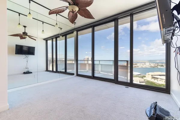 $4,300 | 600 Queen Street, Unit 4201, Honolulu, HI 96813