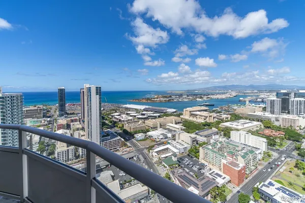 $4,300 | 600 Queen Street, Unit 4201, Honolulu, HI 96813