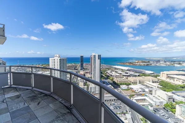 $4,300 | 600 Queen Street, Unit 4201, Honolulu, HI 96813