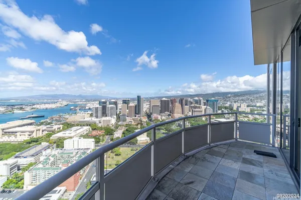 $4,300 | 600 Queen Street, Unit 4201, Honolulu, HI 96813