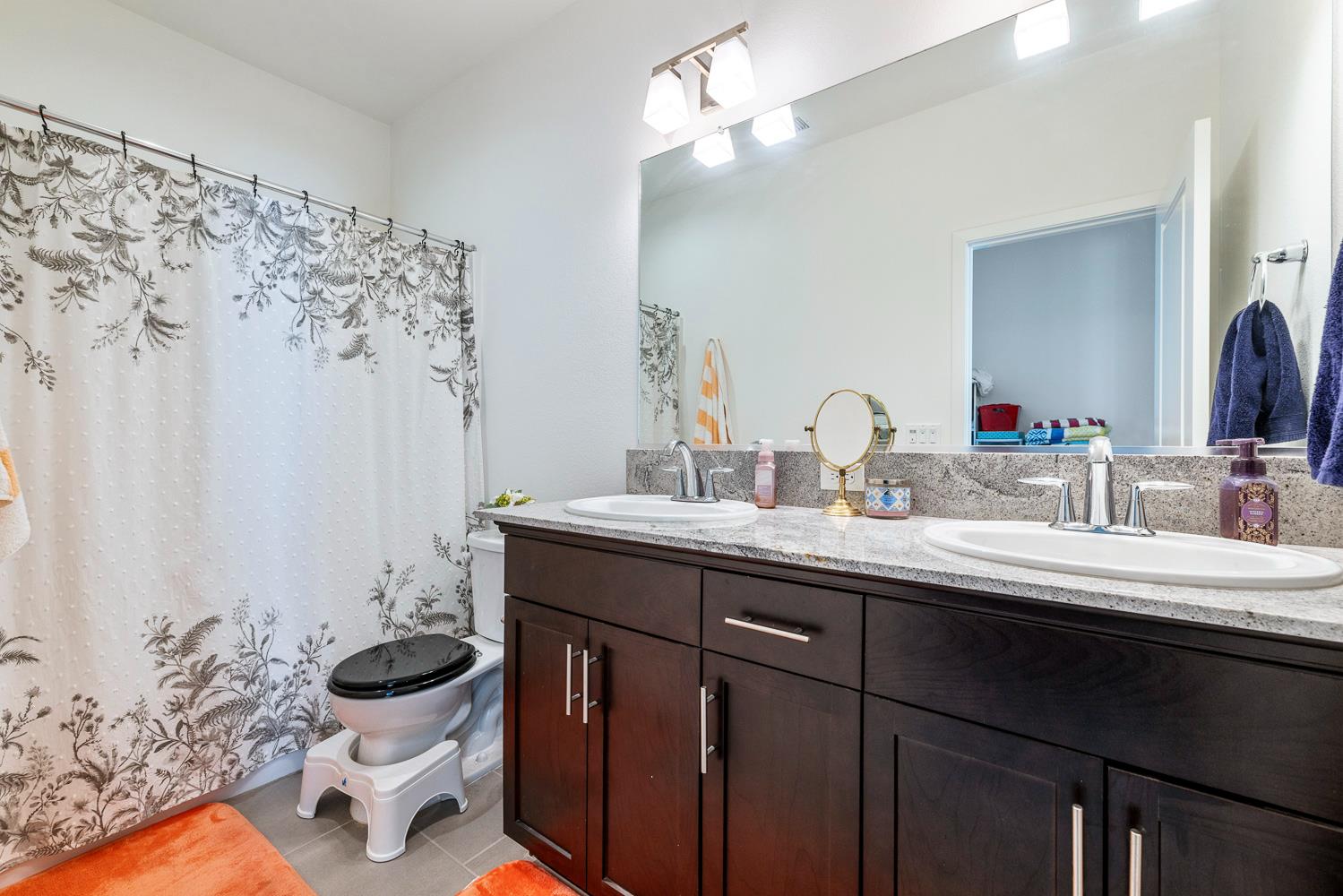4286 Oak Knoll Road Madera, CA 93636 - Photo 32 of 43 a bathroom with a sink and a mirror