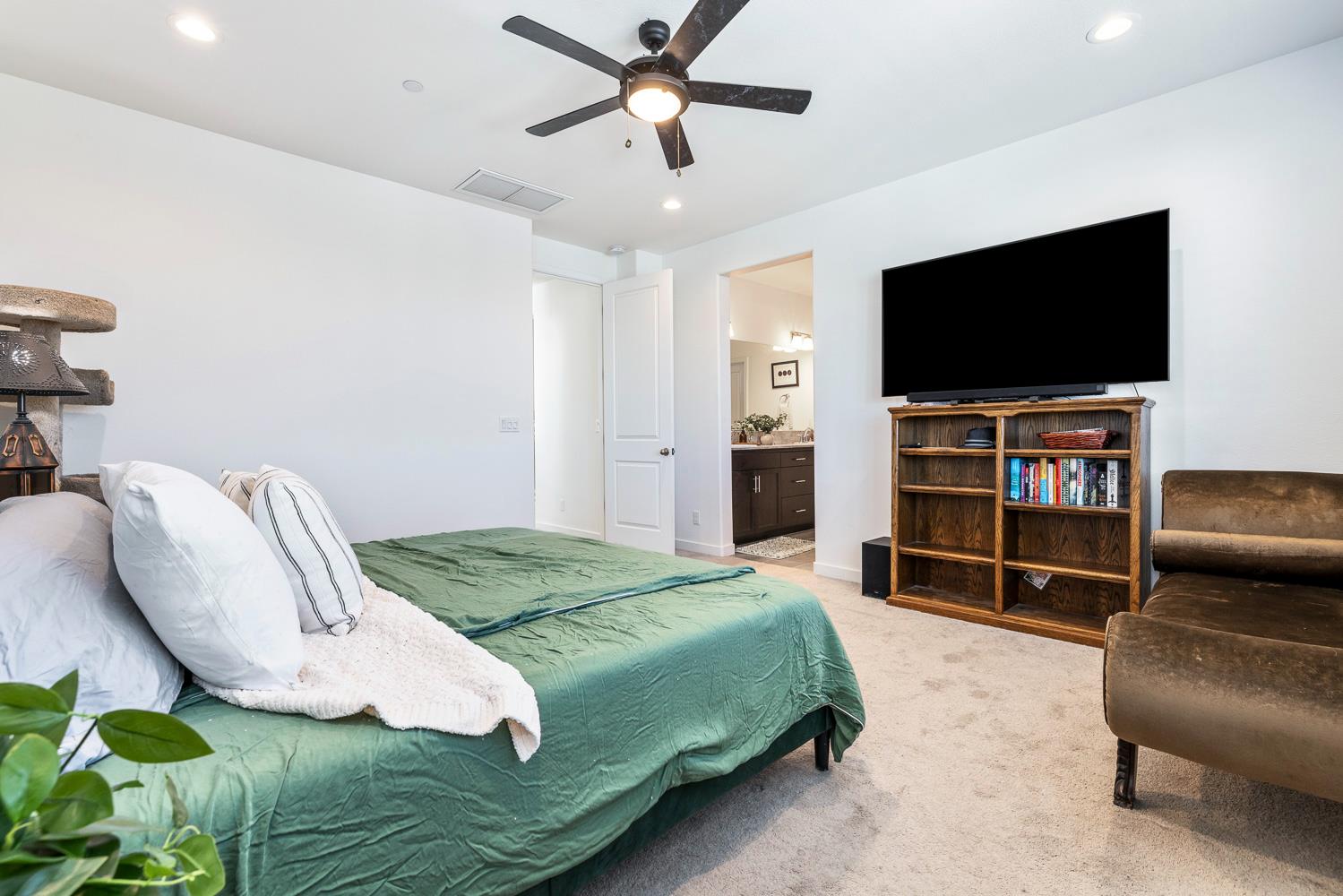 4286 Oak Knoll Road Madera, CA 93636 - Photo 35 of 43 a bedroom with a bed and a flat screen tv