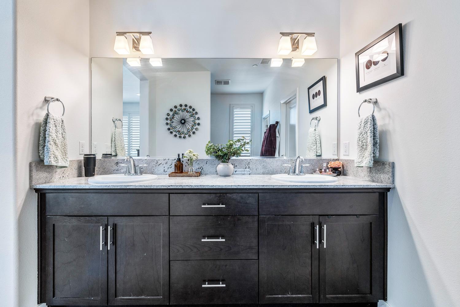 4286 Oak Knoll Road Madera, CA 93636 - Photo 36 of 43 a bathroom with double sink and a mirror