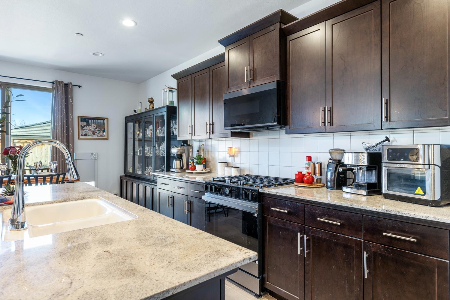 4286 Oak Knoll Road Madera, CA 93636 - Photo 7 of 43 a kitchen with granite countertop a sink dishwasher stove and refrigerator with wooden floor