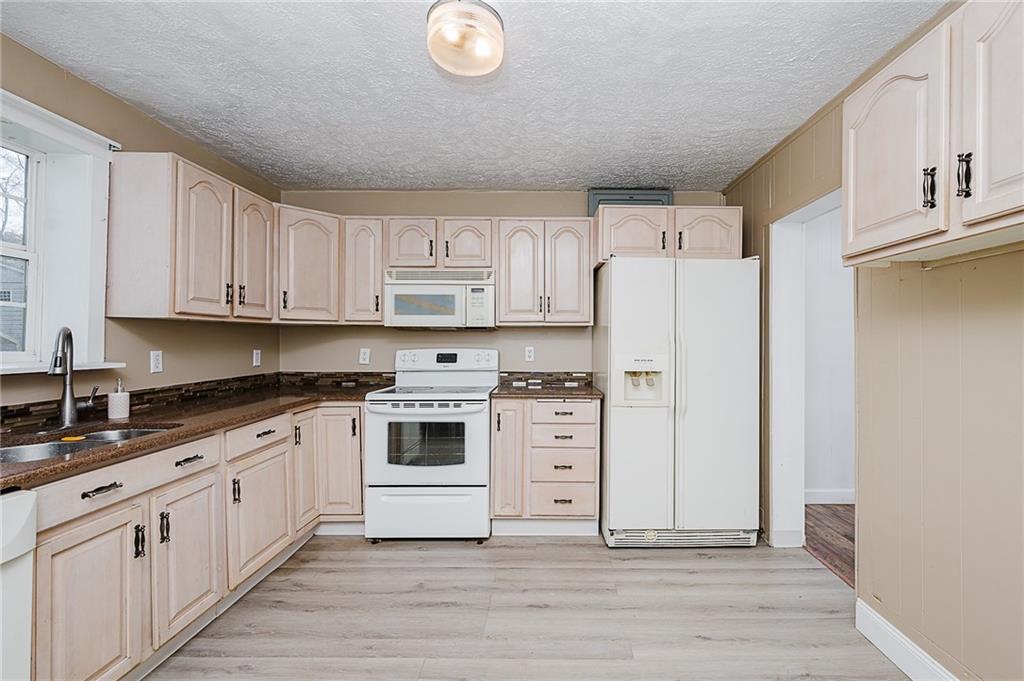 349 Adams Street Clymer, PA 15728 - Photo 8 of 33 Eat in space for table and chairs