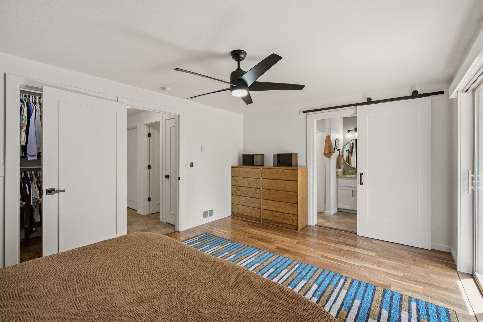 55965 Blue Eagle Road Bend, OR 97707 - Photo 19 of 44 Primary Suite