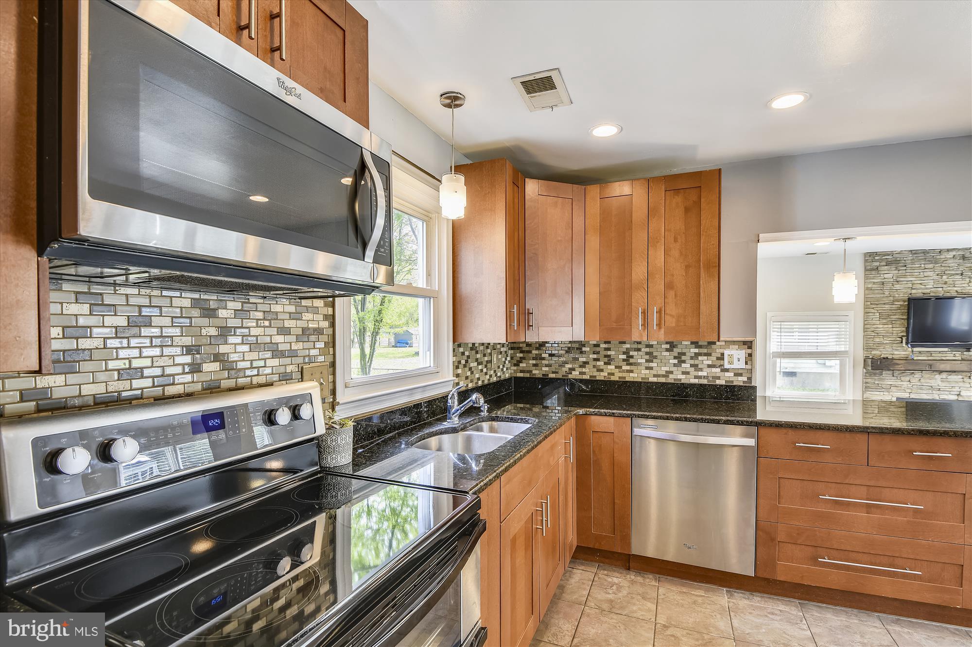 114 Valley View Avenue Edgewater, MD 21037 - Photo 12 of 38 Gallery Image 12