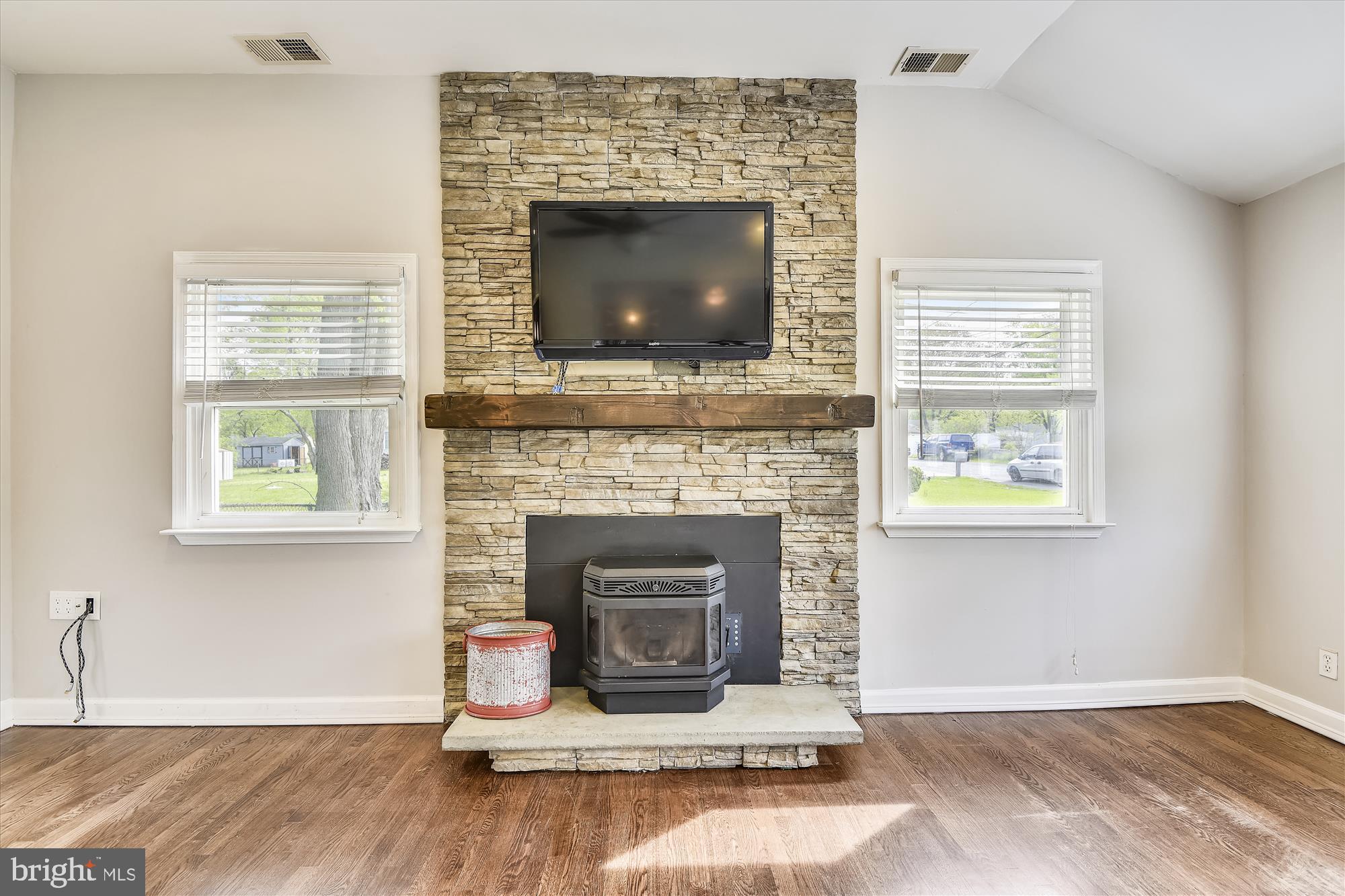 114 Valley View Avenue Edgewater, MD 21037 - Photo 8 of 38 Gallery Image 8