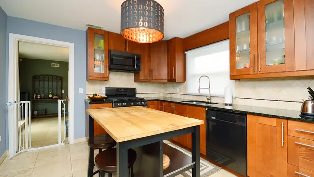 $2,500 | 407 Mors Avenue, Wheeling, IL 60090