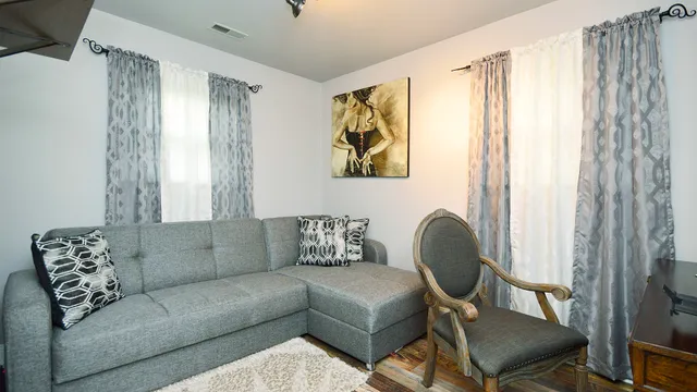 $2,500 | 407 Mors Avenue, Wheeling, IL 60090