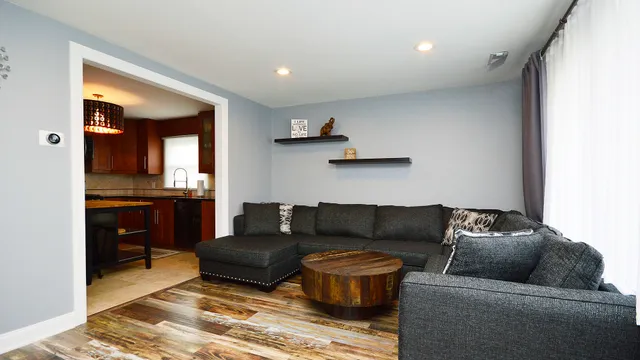 $2,500 | 407 Mors Avenue, Wheeling, IL 60090