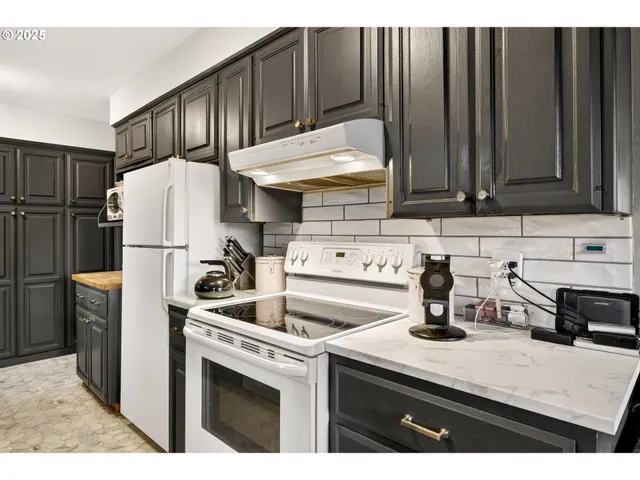 $574,900 | 110 Northeast 130th Place, Portland, OR 97230