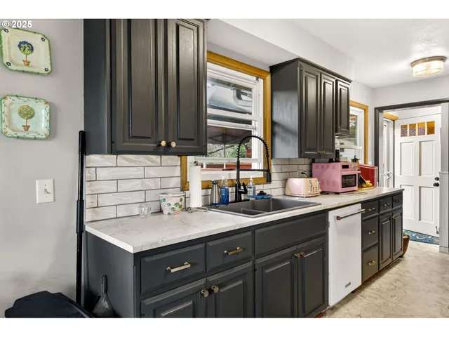 $574,900 | 110 Northeast 130th Place, Portland, OR 97230