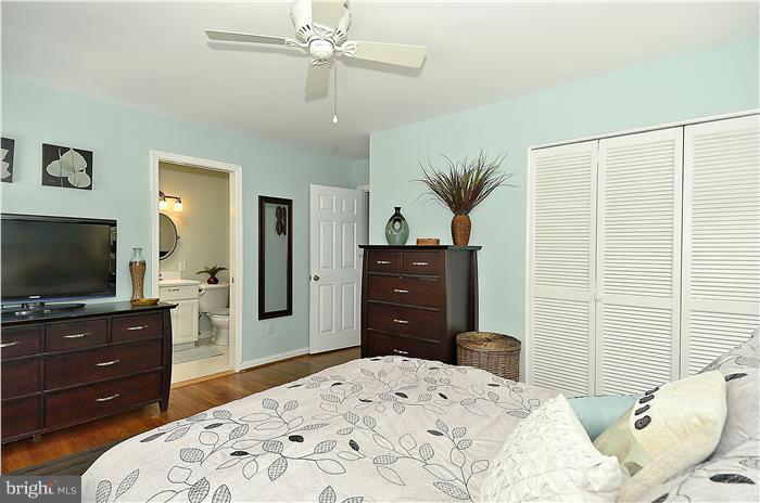 10218 Vale Road Vienna, VA 22181 - Photo 14 of 30 Bedroom (Master)