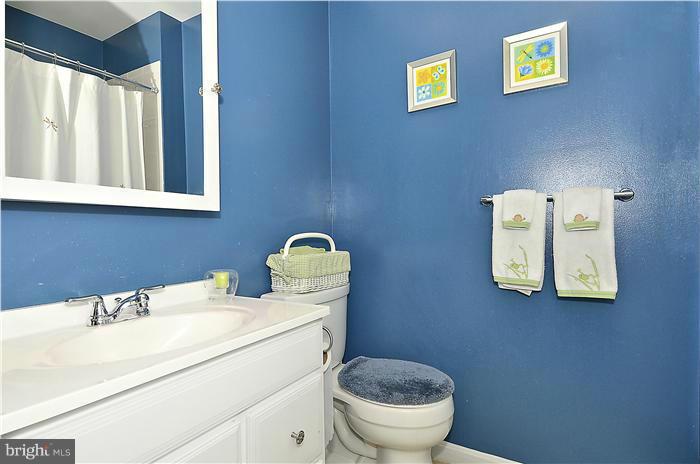 10218 Vale Road Vienna, VA 22181 - Photo 20 of 30 Bath