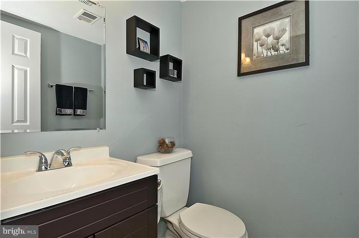 10218 Vale Road Vienna, VA 22181 - Photo 25 of 30 Bath