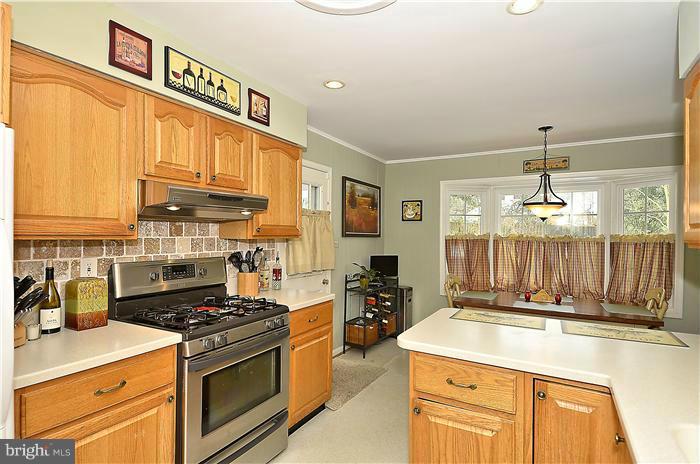 10218 Vale Road Vienna, VA 22181 - Photo 4 of 30 Kitchen