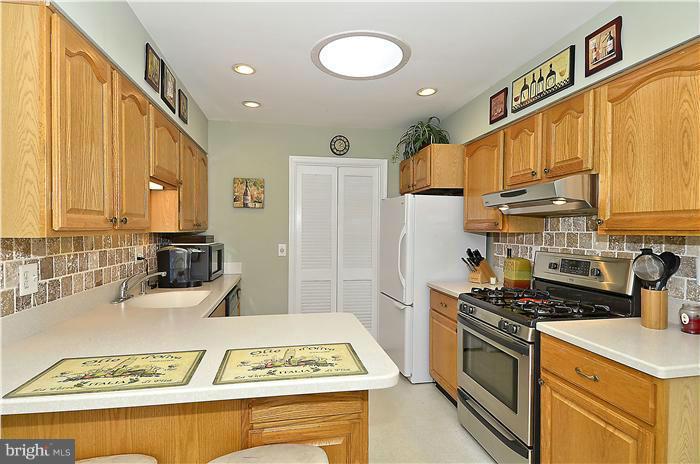 10218 Vale Road Vienna, VA 22181 - Photo 5 of 30 Kitchen
