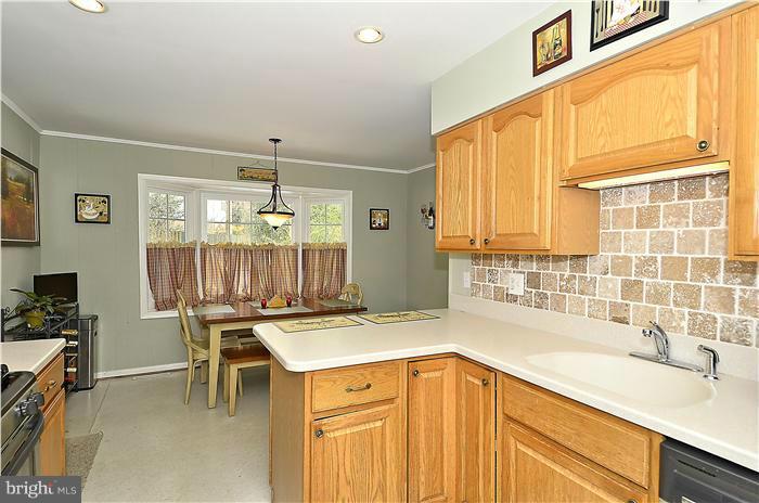10218 Vale Road Vienna, VA 22181 - Photo 6 of 30 Kitchen