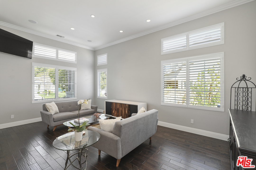 2220 Rudolph Drive Simi Valley, CA 93065 - Photo 9 of 48 Gallery Image 9