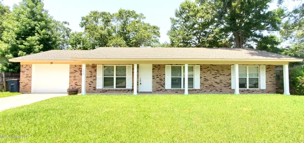 $1,800 | 230 Saratoga Drive, Ocean Springs, MS 39564