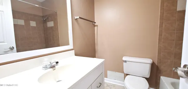 $1,800 | 230 Saratoga Drive, Ocean Springs, MS 39564