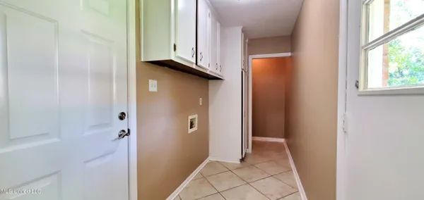 $1,800 | 230 Saratoga Drive, Ocean Springs, MS 39564
