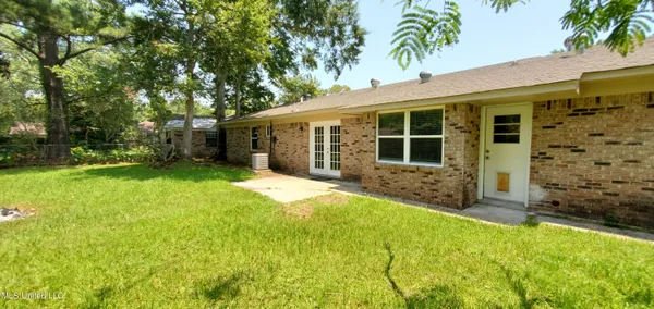 $1,800 | 230 Saratoga Drive, Ocean Springs, MS 39564