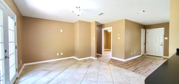 $1,800 | 230 Saratoga Drive, Ocean Springs, MS 39564