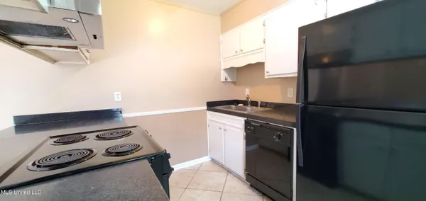 $1,800 | 230 Saratoga Drive, Ocean Springs, MS 39564