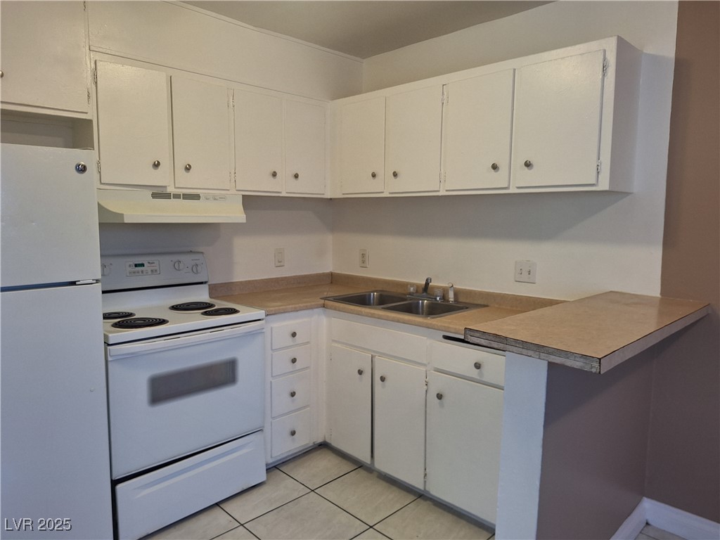 489 North Circle, Unit 2 Las Vegas, NV 89119 - Photo 2 of 6 489 North Circle #2 - Kitchen