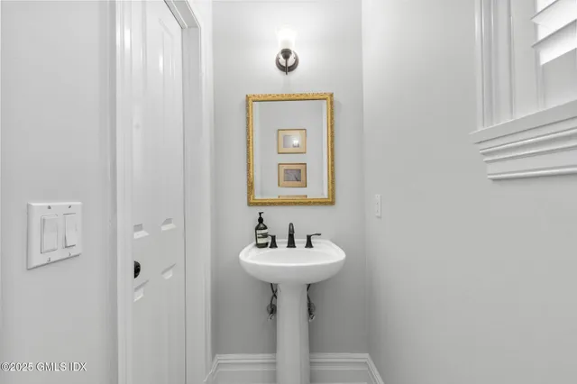 $1,299,000 | 104 West Ritch Avenue, Unit 6, Greenwich, CT 06830