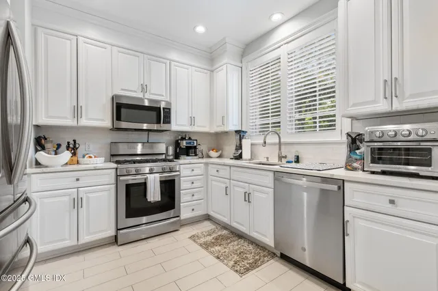 $1,299,000 | 104 West Ritch Avenue, Unit 6, Greenwich, CT 06830