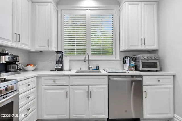 $1,299,000 | 104 West Ritch Avenue, Unit 6, Greenwich, CT 06830