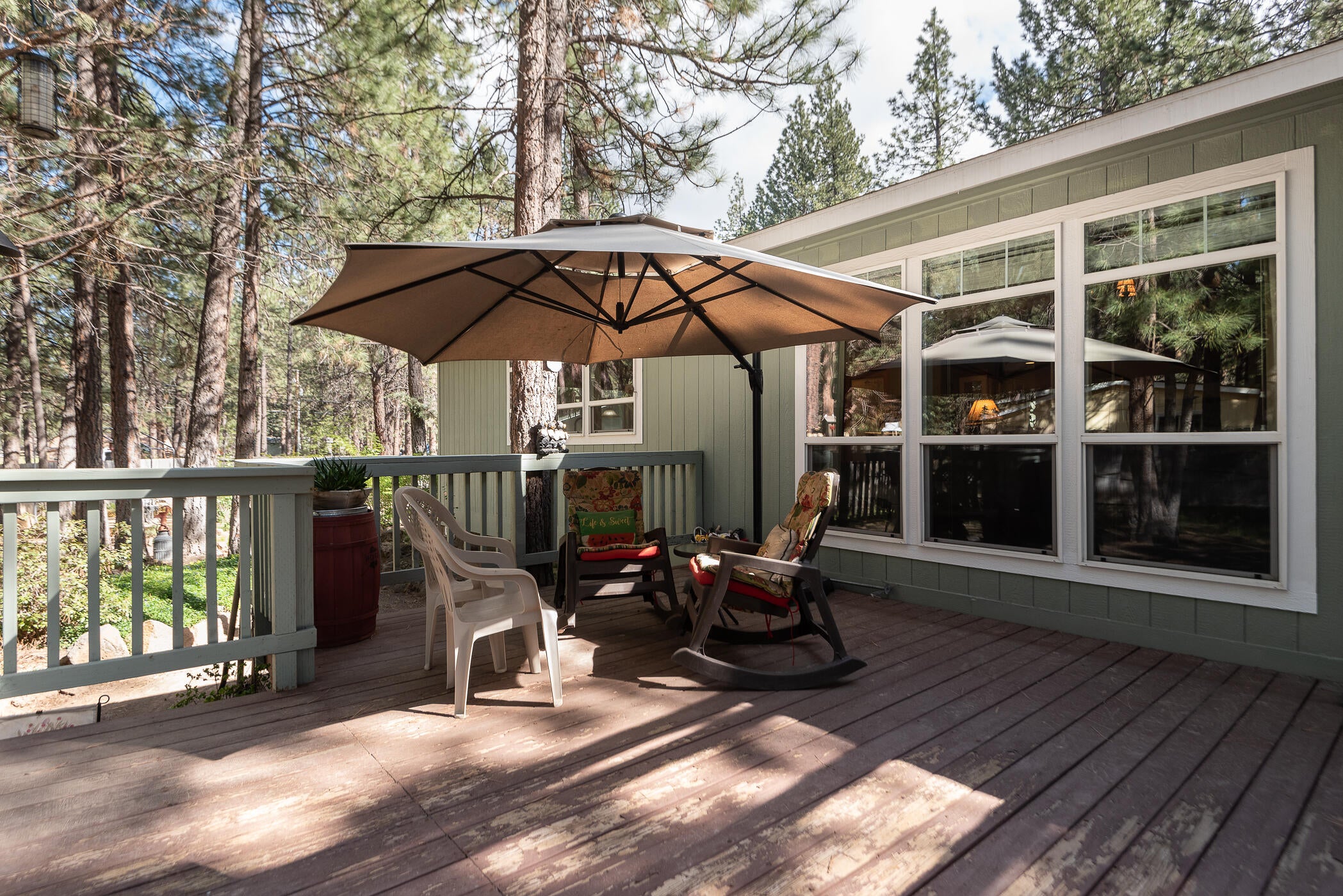 60055 Hopi Road Bend, OR 97702 - Photo 26 of 37 27 more deck space