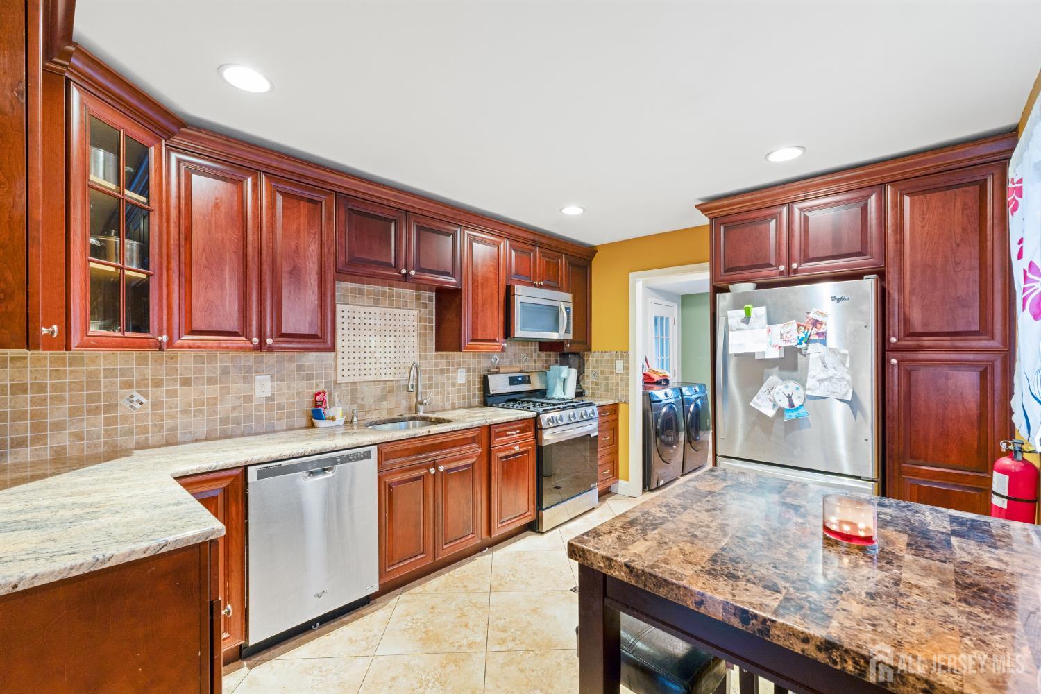 39 Prospect Avenue Edison, NJ 08817 - Photo 11 of 32