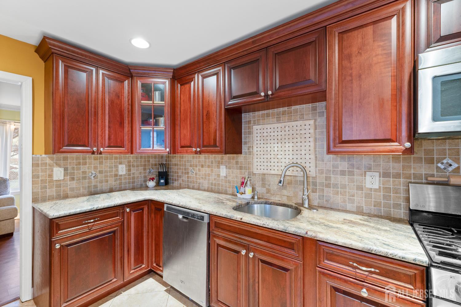 39 Prospect Avenue Edison, NJ 08817 - Photo 12 of 32