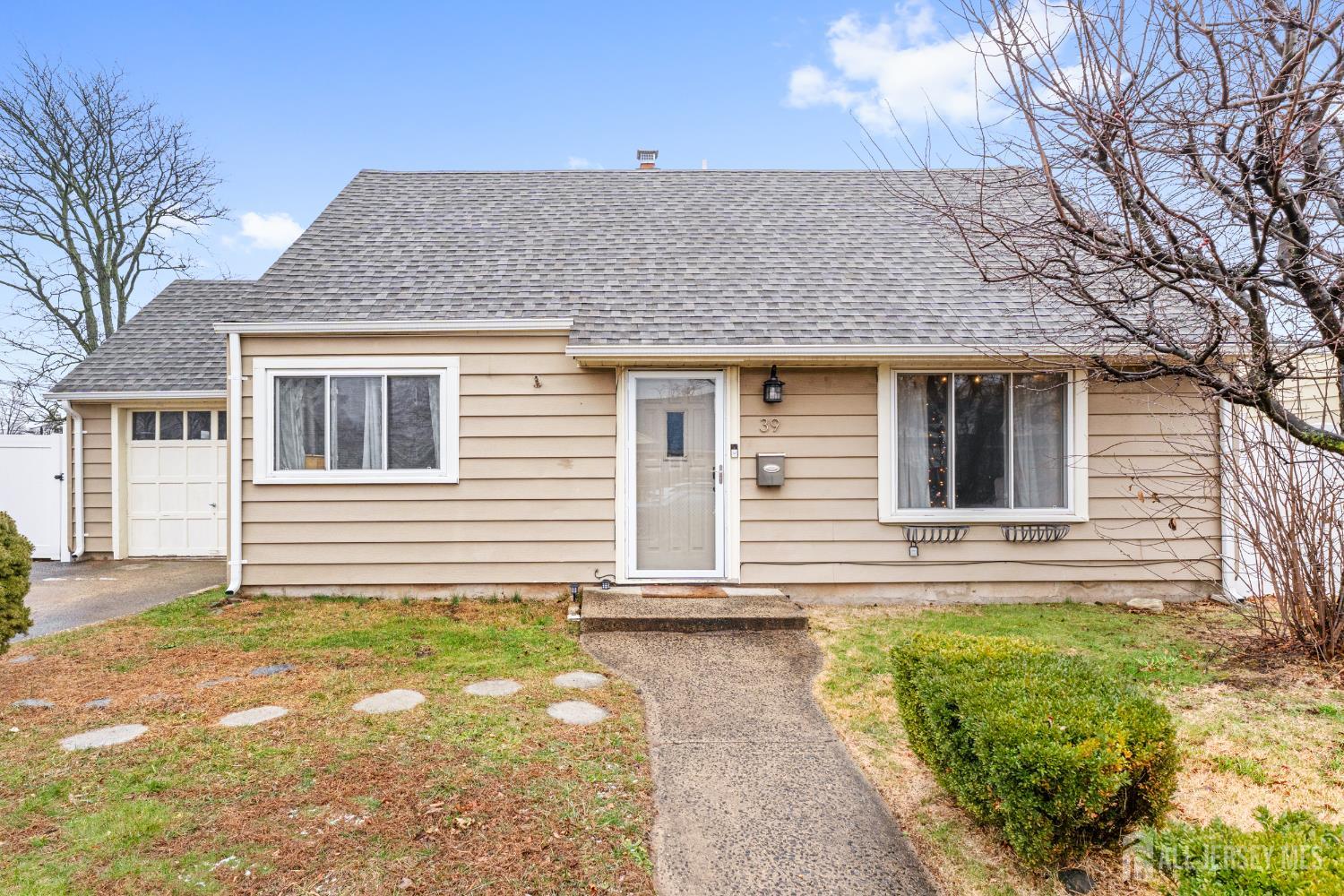 39 Prospect Avenue Edison, NJ 08817 - Photo 3 of 32