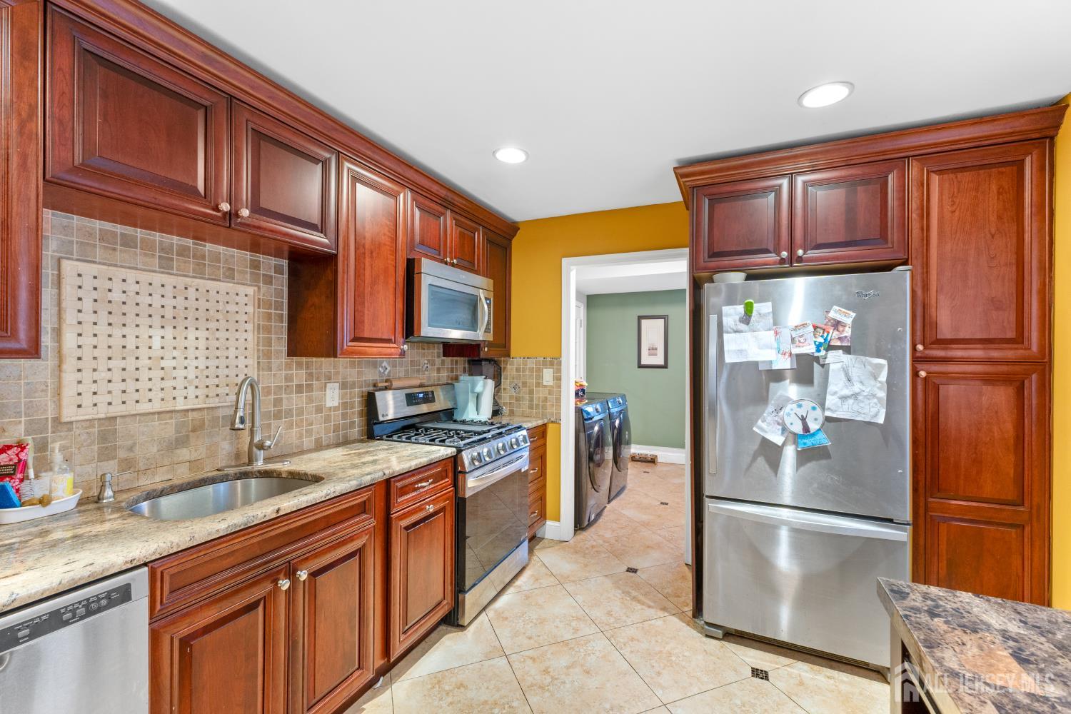 39 Prospect Avenue Edison, NJ 08817 - Photo 10 of 32