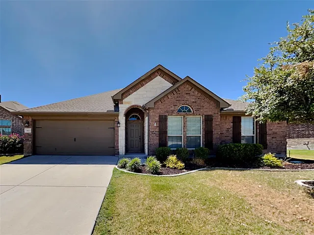 $2,560 | 7409 Errandale Drive, Fort Worth, TX 76179