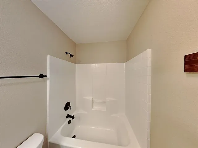 $2,560 | 7409 Errandale Drive, Fort Worth, TX 76179