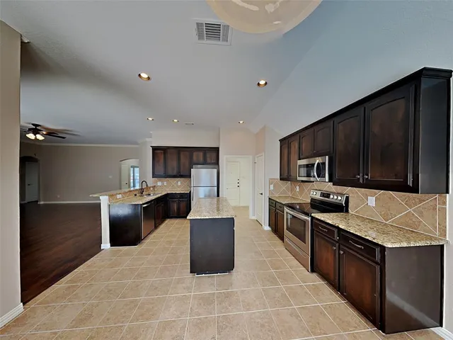 $2,560 | 7409 Errandale Drive, Fort Worth, TX 76179