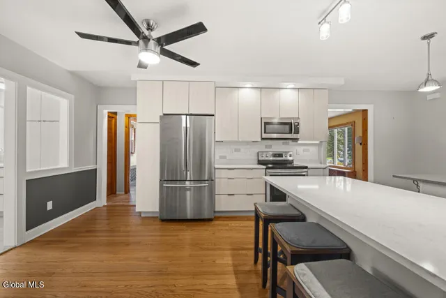 $2,300 | 2415 West Old State Road, Schenectady, NY 12306