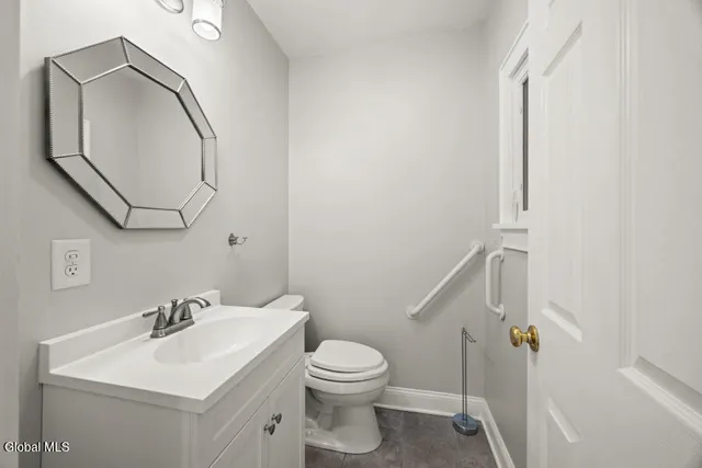 $2,300 | 2415 West Old State Road, Schenectady, NY 12306