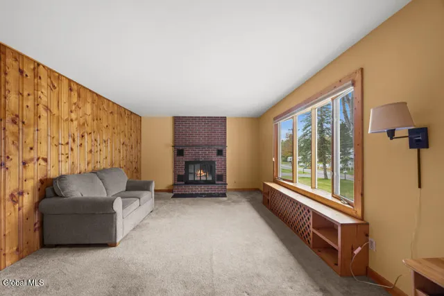 $2,300 | 2415 West Old State Road, Schenectady, NY 12306